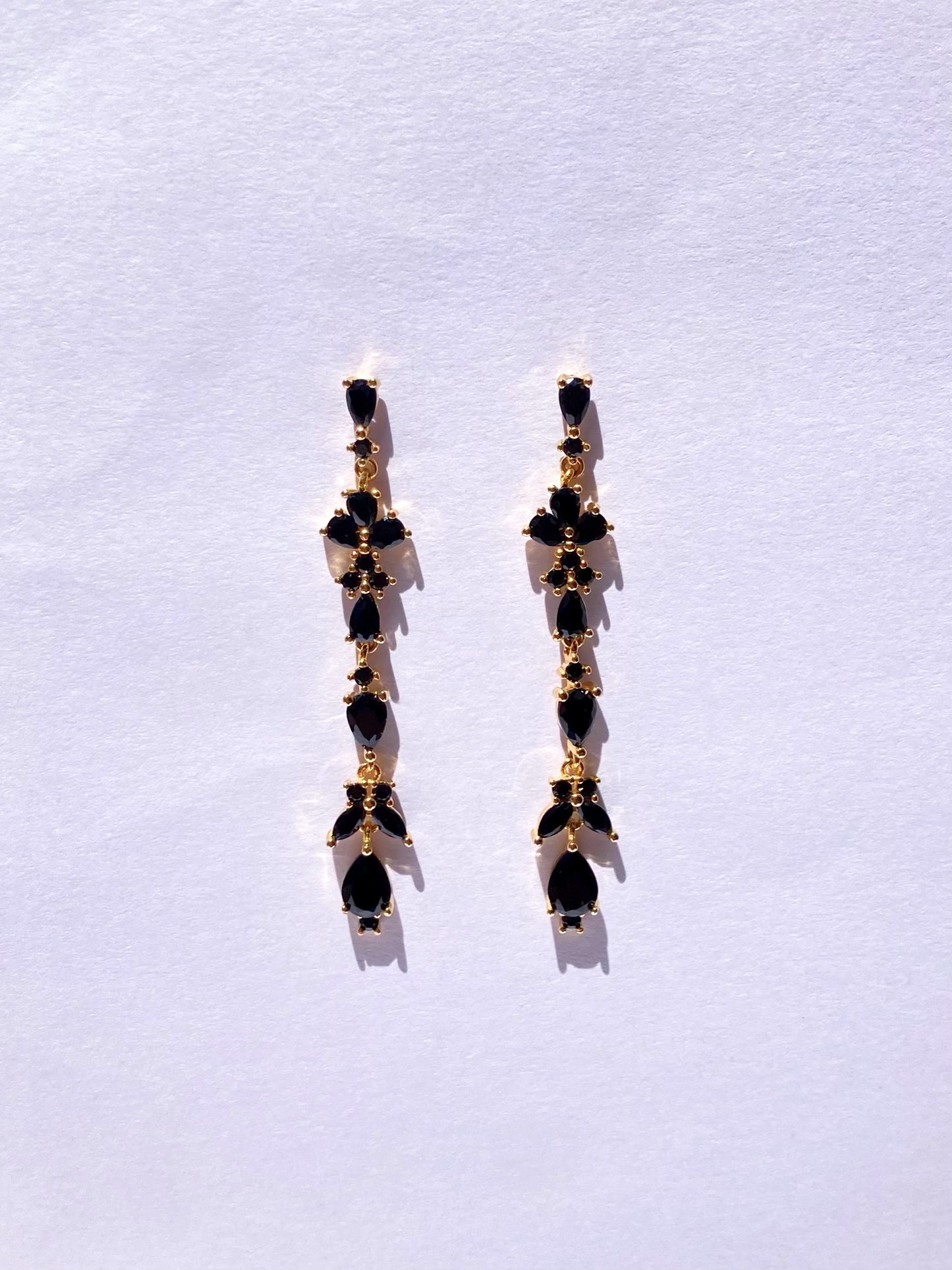 Aretes Flor Colgante Piedra Negra