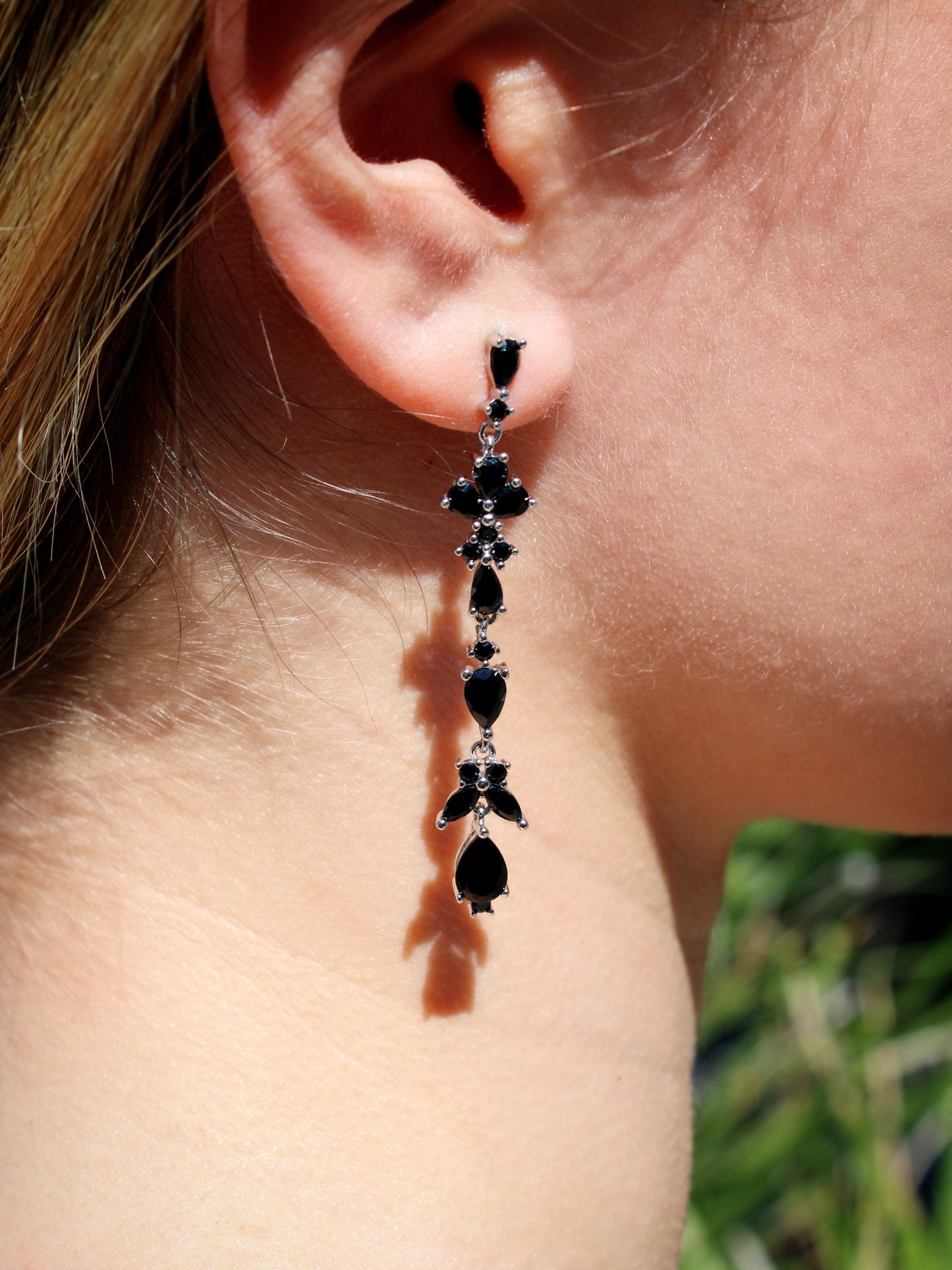 Aretes Flor Colgante Piedra Negra